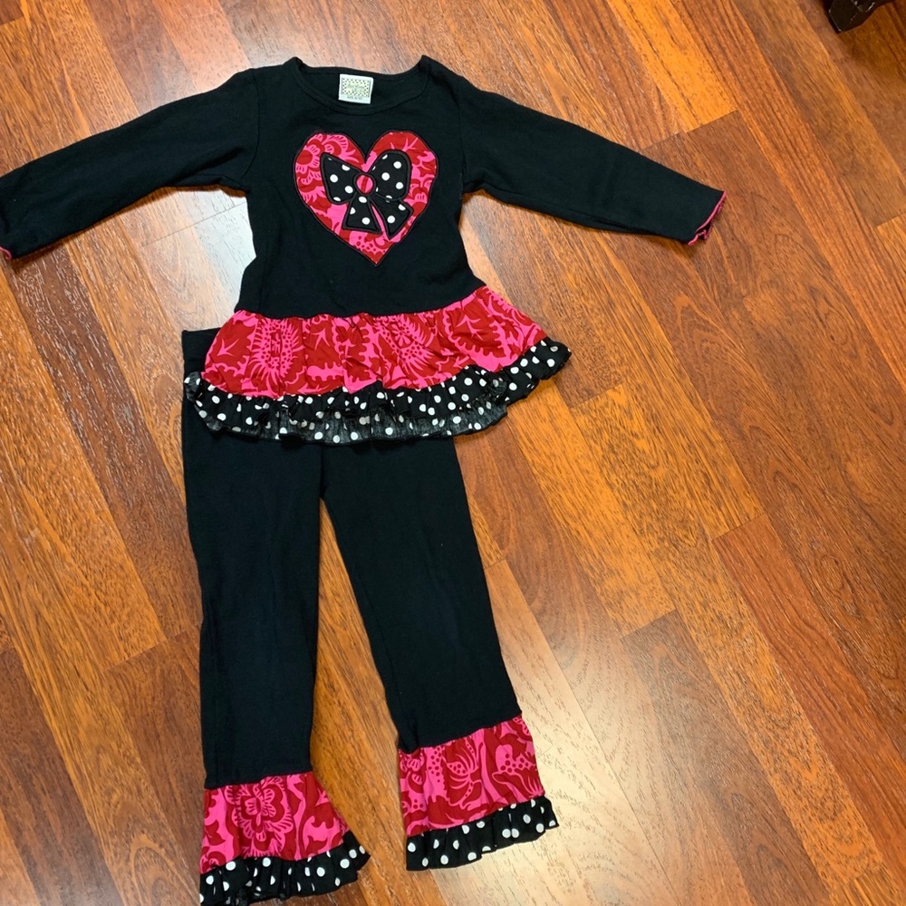 Ann Loren Boutique Heart outfit Size 4/5